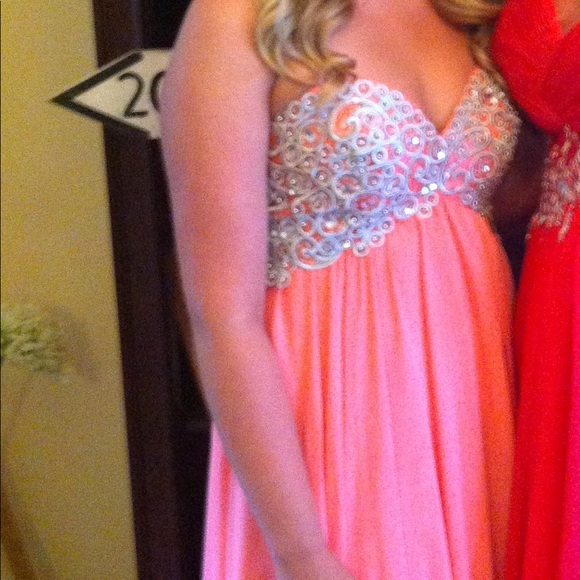 Dress - Picture 3 of 4